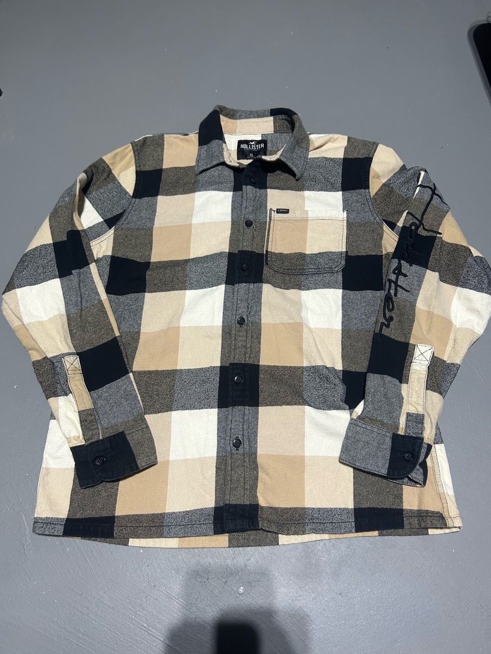 Hollister Plaid Pattern Long Sleeve Thick Heavyweight Flannel Shirt (Men’s XL)